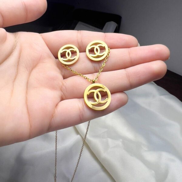 Channel Pendent Set